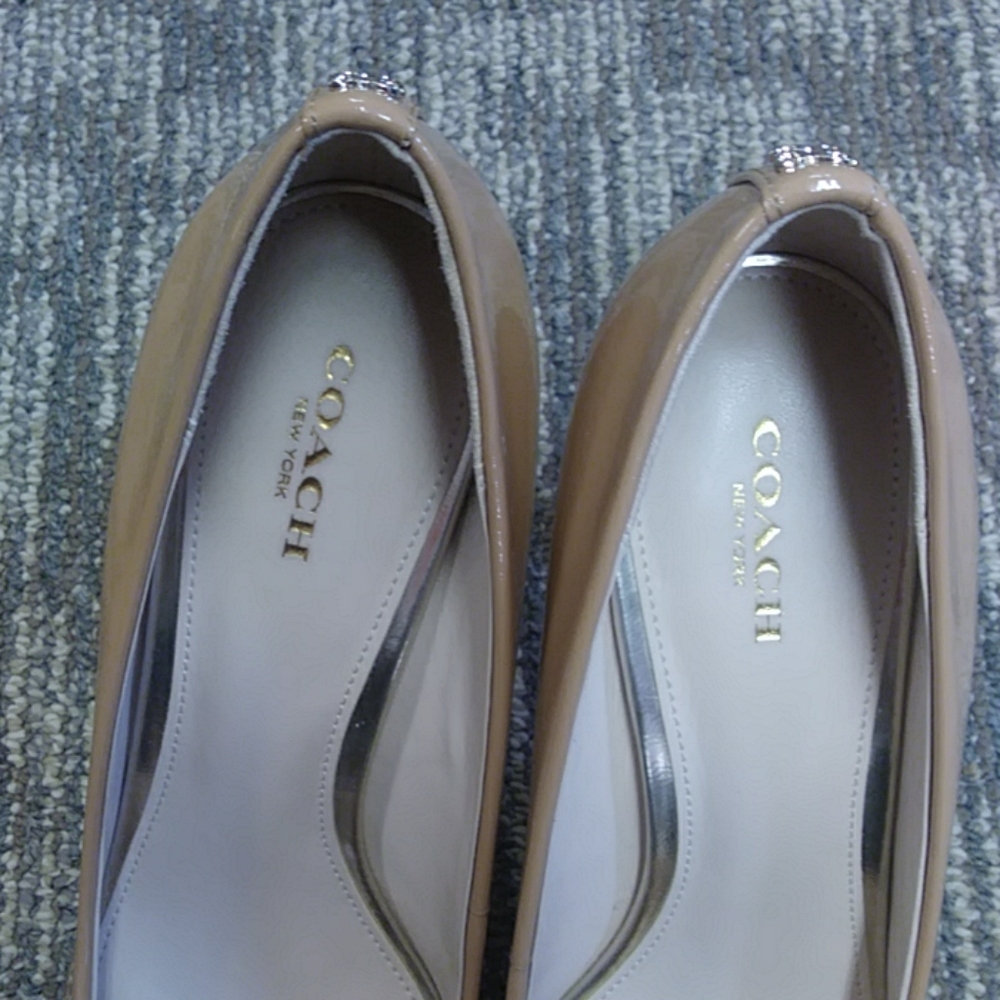 Shoes - Picture 4 of 4